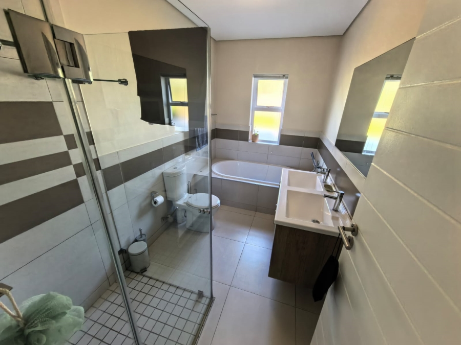 To Let 3 Bedroom Property for Rent in Schonenberg Western Cape